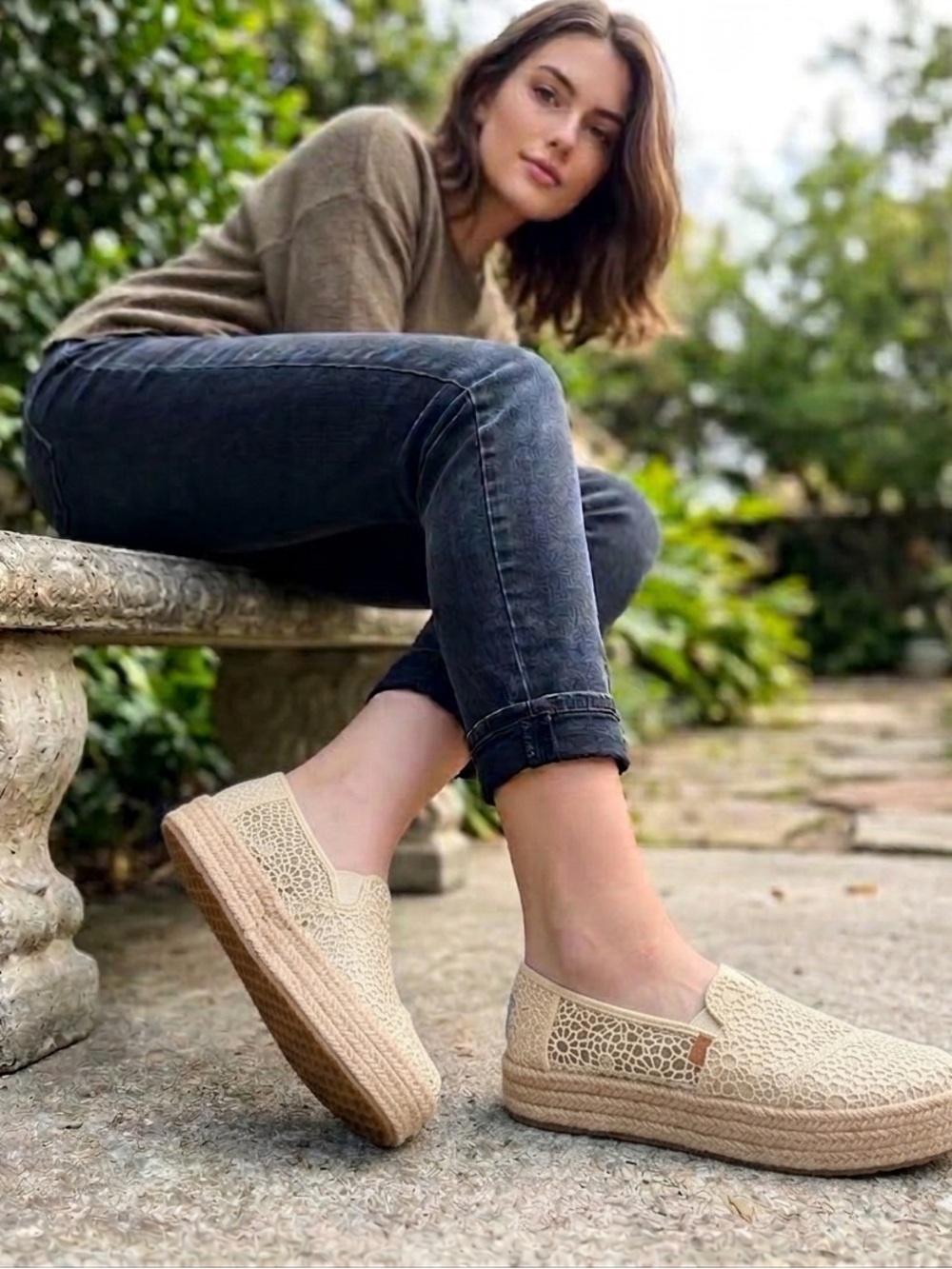 Toms Shoes Valencia Platform Slip-On Platforms Women 8.5 Beige Moroccan Crochet